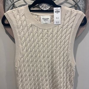Abercrombie & Fitch Women's Cable Knit Sweater - Cream vest NWT